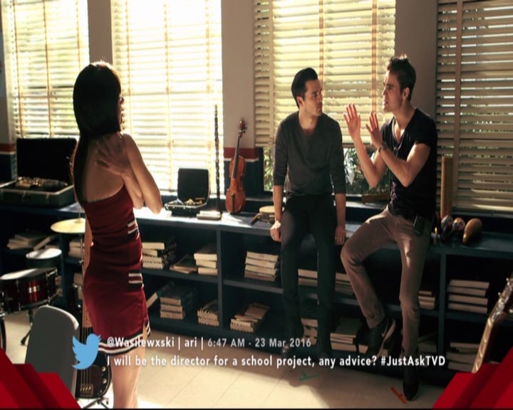 VampireDiariesWorld-dot-nl_S7-dvdextra-DirectingVampires0347.jpg