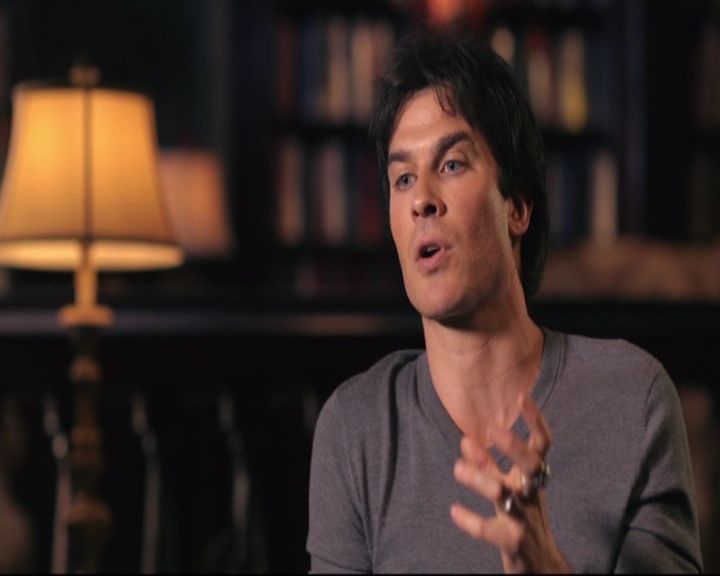 VampireDiariesWorld-dot-nl_S7-dvdextra-DirectingVampires0351.jpg