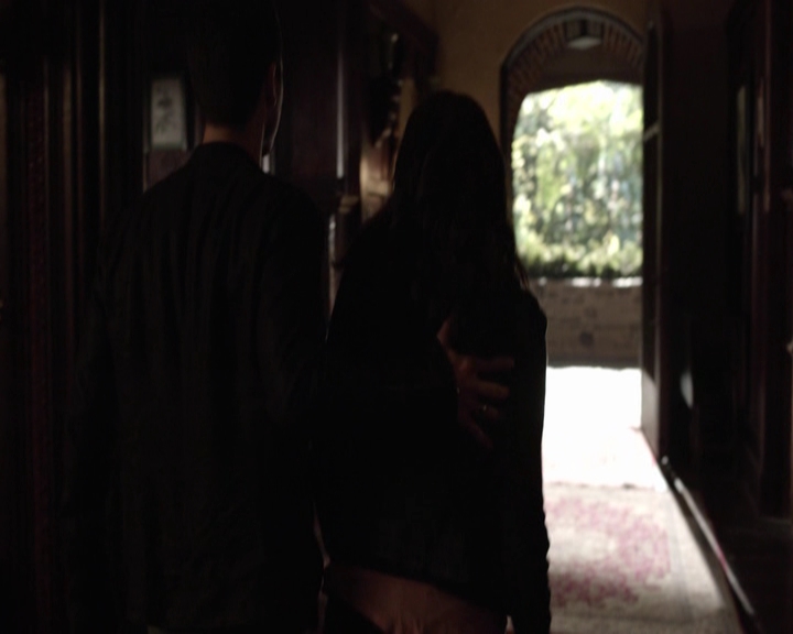 VampireDiariesWorld-dot-nl_S7-dvdextra-GAGReel0102.jpg