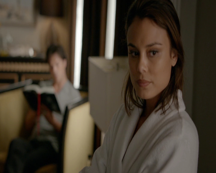 VampireDiaries-dot-nl_VampireDiaries-8x03YouDecidedThatIWasWorthSaving0154.jpg