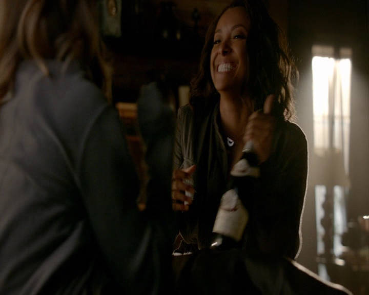 VampireDiaries-dot-nl_VampireDiaries-8x03YouDecidedThatIWasWorthSaving0235.jpg