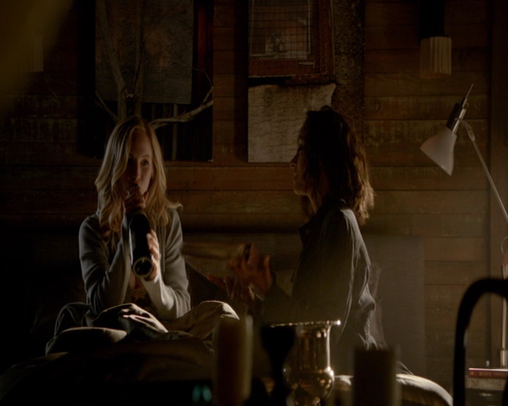 VampireDiaries-dot-nl_VampireDiaries-8x03YouDecidedThatIWasWorthSaving0252.jpg