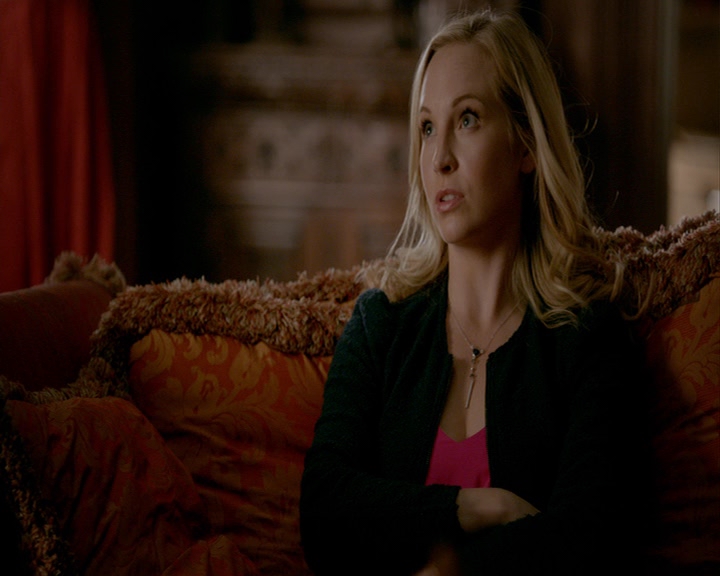 VampireDiaries-dot-nl_VampireDiaries-8x03YouDecidedThatIWasWorthSaving0902.jpg
