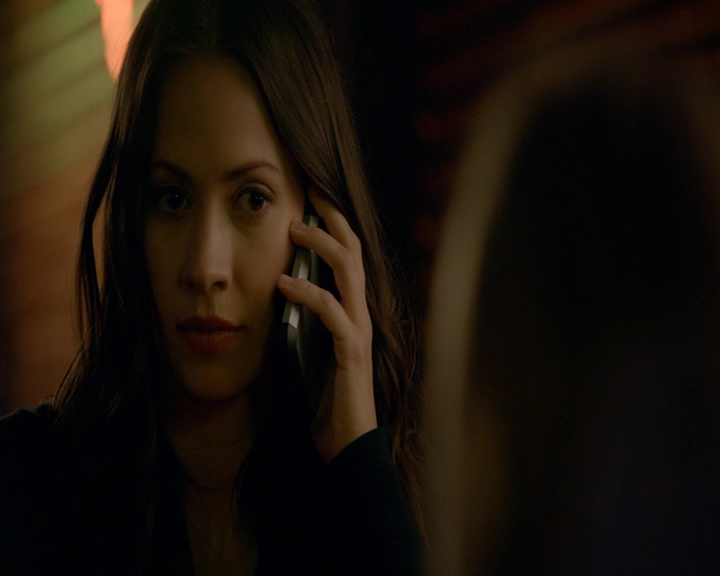 VampireDiaries-dot-nl_VampireDiaries-8x06DetouredOnSomeRandomBackwoodsPathToHell0043.jpg