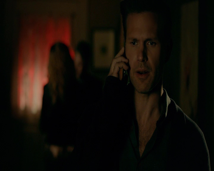VampireDiaries-dot-nl_VampireDiaries-8x06DetouredOnSomeRandomBackwoodsPathToHell0062.jpg