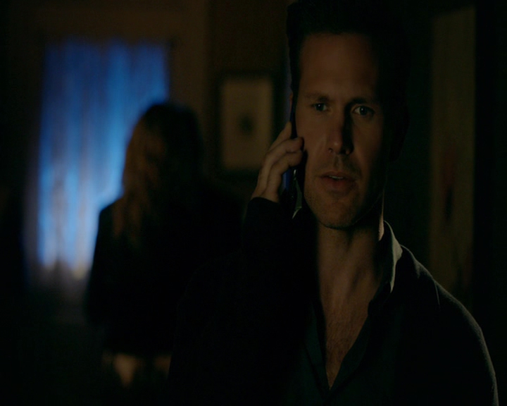 VampireDiaries-dot-nl_VampireDiaries-8x06DetouredOnSomeRandomBackwoodsPathToHell0068.jpg