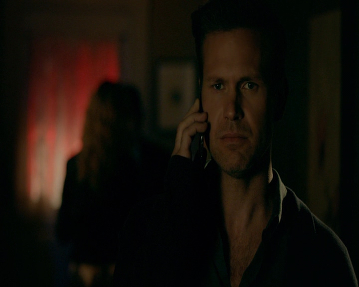 VampireDiaries-dot-nl_VampireDiaries-8x06DetouredOnSomeRandomBackwoodsPathToHell0073.jpg