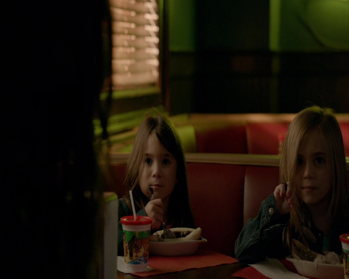 VampireDiaries-dot-nl_VampireDiaries-8x06DetouredOnSomeRandomBackwoodsPathToHell0118.jpg