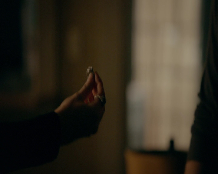 VampireDiaries-dot-nl_VampireDiaries-8x06DetouredOnSomeRandomBackwoodsPathToHell0256.jpg
