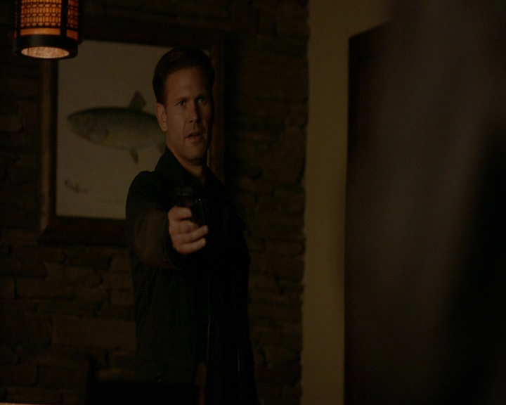 VampireDiaries-dot-nl_VampireDiaries-8x06DetouredOnSomeRandomBackwoodsPathToHell2276.jpg