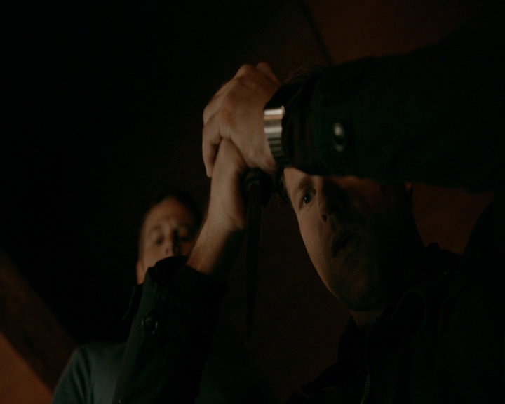 VampireDiaries-dot-nl_VampireDiaries-8x06DetouredOnSomeRandomBackwoodsPathToHell2334.jpg