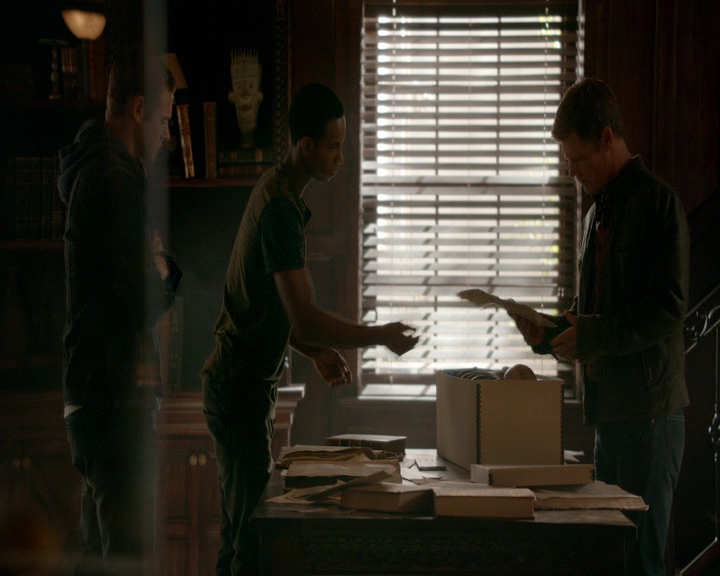 VampireDiaries-dot-nl_VVampireDiaries-dot-nl_VampireDiaries-8x08WeHaveHistoryTogether0626.jpg