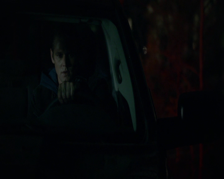 VampireDiaries-dot-nl_VVampireDiaries-dot-nl_VampireDiaries-8x08WeHaveHistoryTogether2044.jpg