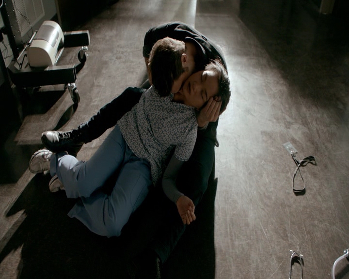 VampireDiaries-dot-nl_VVampireDiaries-dot-nl_VampireDiaries-8x08WeHaveHistoryTogether2298.jpg