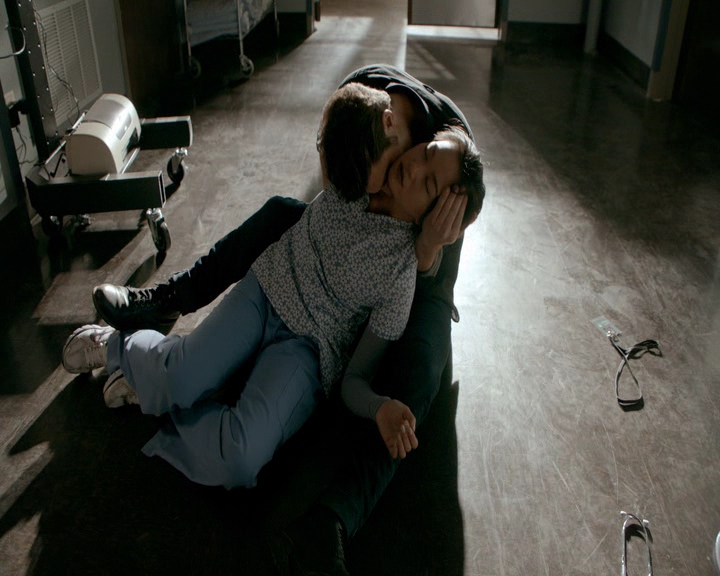 VampireDiaries-dot-nl_VVampireDiaries-dot-nl_VampireDiaries-8x08WeHaveHistoryTogether2299.jpg