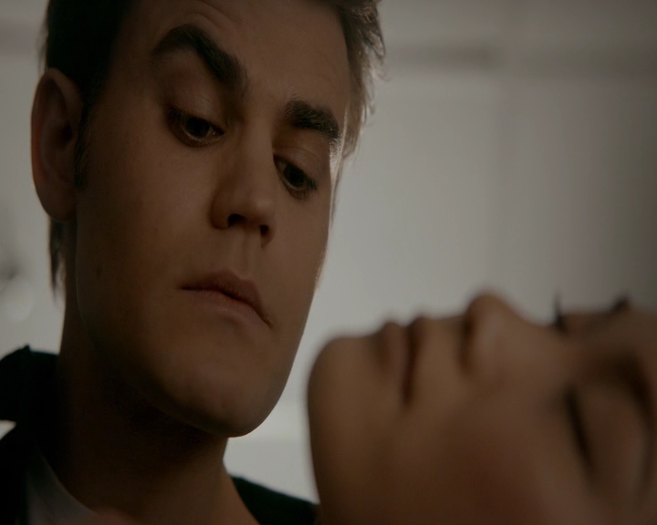 VampireDiaries-dot-nl_VVampireDiaries-dot-nl_VampireDiaries-8x08WeHaveHistoryTogether2309.jpg