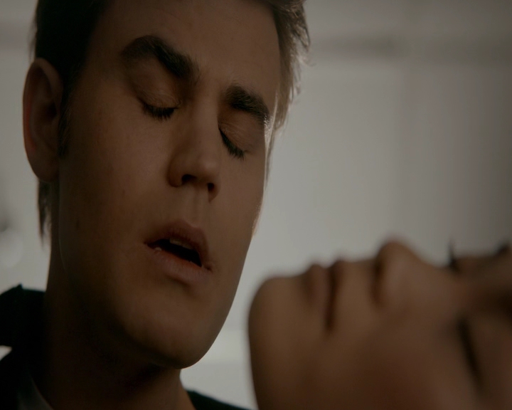 VampireDiaries-dot-nl_VVampireDiaries-dot-nl_VampireDiaries-8x08WeHaveHistoryTogether2310.jpg
