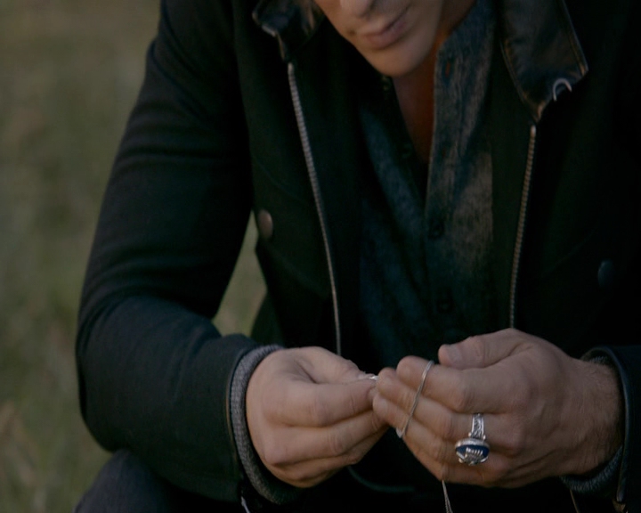 VampireDiaries-dot-nl_VVampireDiaries-dot-nl_VampireDiaries-8x08WeHaveHistoryTogether2320.jpg