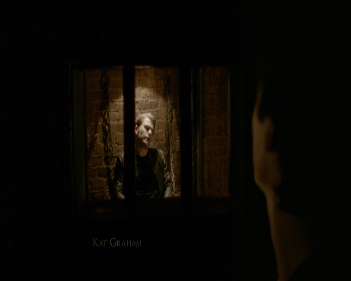 VampireDiaries-dot-nl_VampireDiaries-8x11YouMadeAChoiceToBeGood0115.jpg