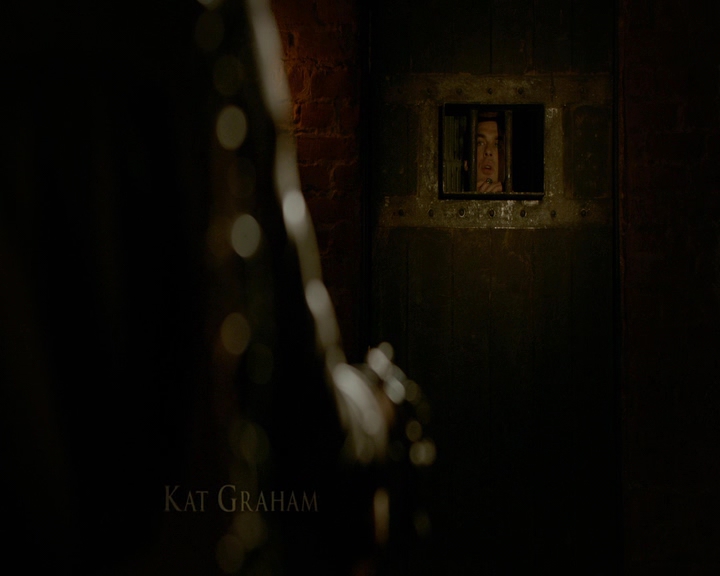 VampireDiaries-dot-nl_VampireDiaries-8x11YouMadeAChoiceToBeGood0117.jpg