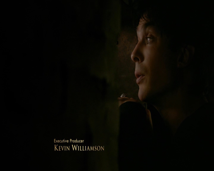 VampireDiaries-dot-nl_VampireDiaries-8x11YouMadeAChoiceToBeGood0172.jpg