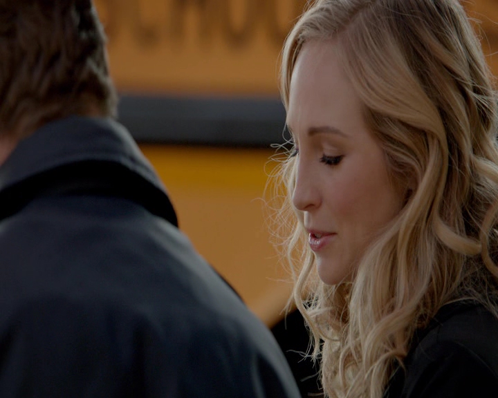 VampireDiaries-dot-nl_VampireDiaries-8x11YouMadeAChoiceToBeGood0260.jpg