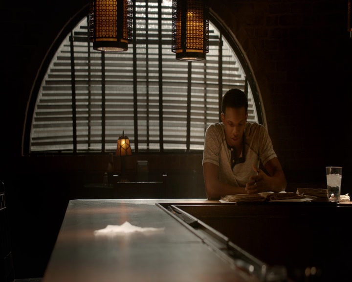 VampireDiaries-dot-nl_VampireDiaries-8x11YouMadeAChoiceToBeGood1423.jpg