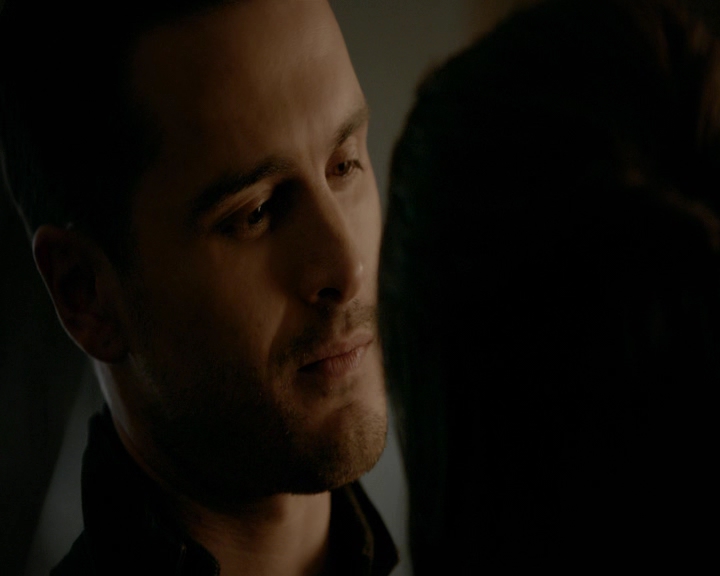 VampireDiaries-dot-nl_VampireDiaries-8x11YouMadeAChoiceToBeGood1849.jpg