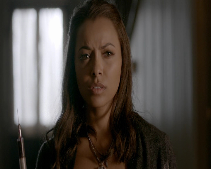 VampireDiaries-dot-nl_VampireDiaries-8x11YouMadeAChoiceToBeGood2275.jpg