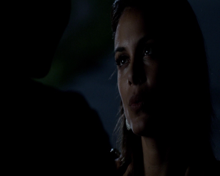 VampireDiaries-dot-nl_VampireDiaries-8x03YouDecidedThatIWasWorthSaving-deletedscenes0020.jpg
