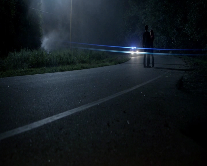 VampireDiaries-dot-nl_VampireDiaries-8x03YouDecidedThatIWasWorthSaving-deletedscenes0029.jpg